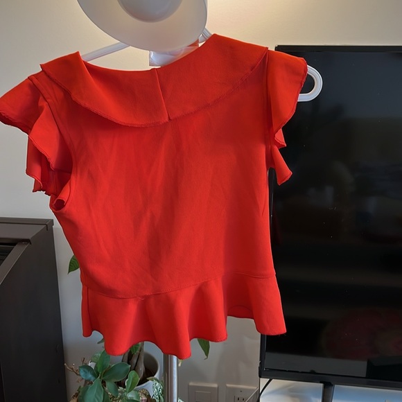 Red top - Picture 4 of 4